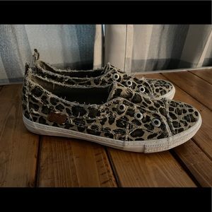 Blowfish Women’s Shoes Slip Ons sz 8 Leopard Print